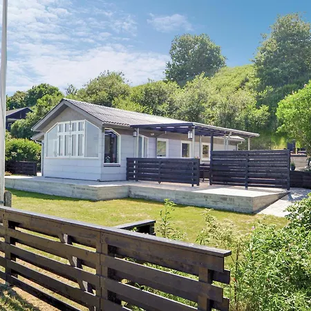 2 Bedroom Awesome In Holiday home *
