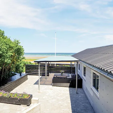 Two-bedroom In Holiday home *