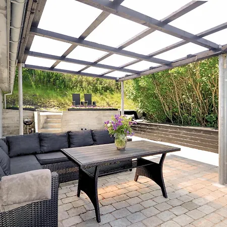 2 Bedroom Awesome In Holiday home Allingabro